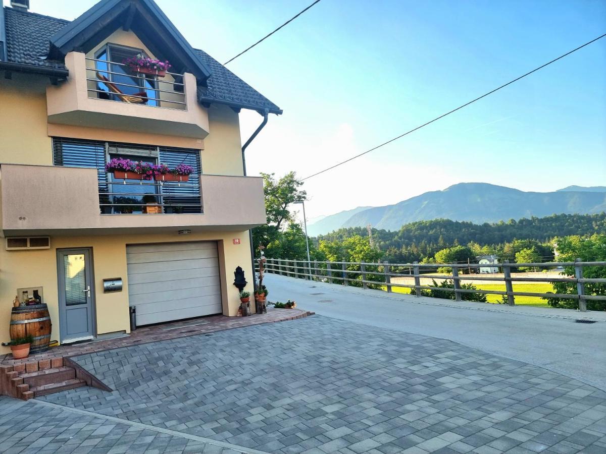 Gartnar Home -Hiska S Pridihom Domacnosti In Pogledom Na Hribe. Radovljica Exterior foto